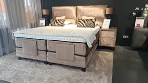 Elektrische boxspring Vanquish 180x200 met 2 nachttafels - Toonzaalmodel